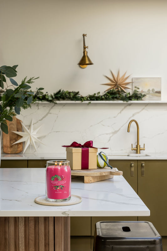 Yankee Candle® Signature didelė žvakė – Sparkling Winterberry