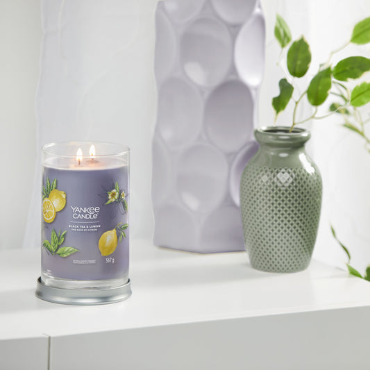 Yankee Candle® Signature Tumbler didelė žvakė – Black Tea & Lemon