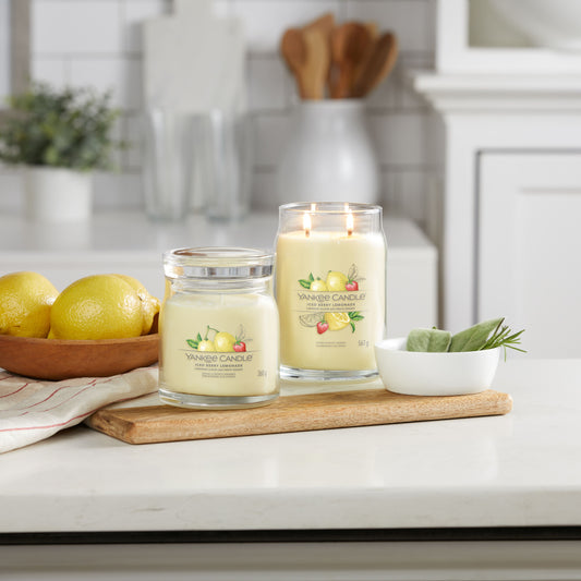 Yankee Candle® Signature didelė žvakė – Iced Berry Lemonade
