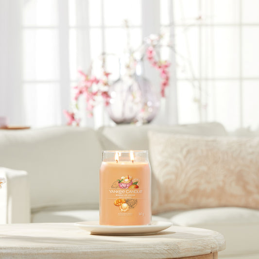 Yankee Candle® Signature didelė žvakė – Mango Ice Cream