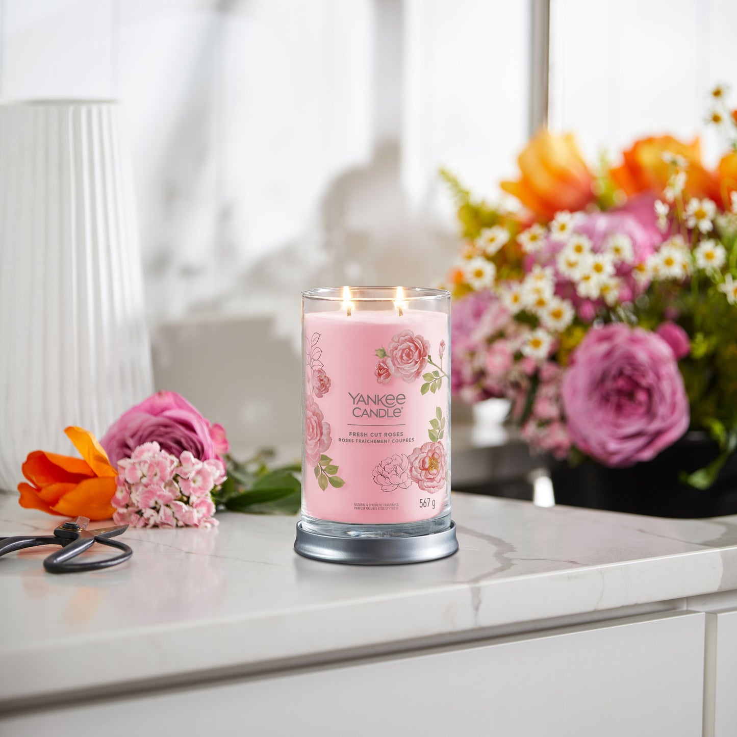Yankee Candle® Signature Tumbler didelė žvakė – Fresh Cut Roses
