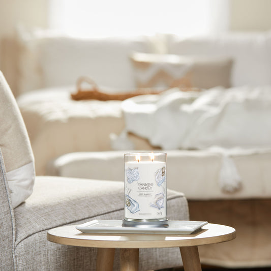Yankee Candle® Signature Tumbler didelė žvakė – Soft Blanket™