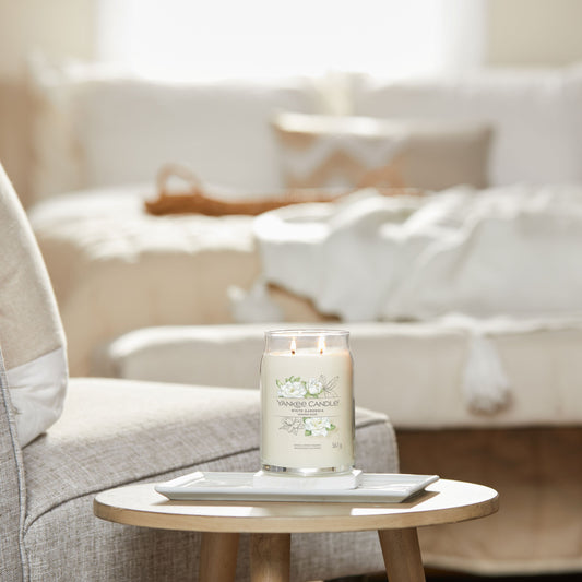 Yankee Candle® Signature didelė žvakė – White Gardenia