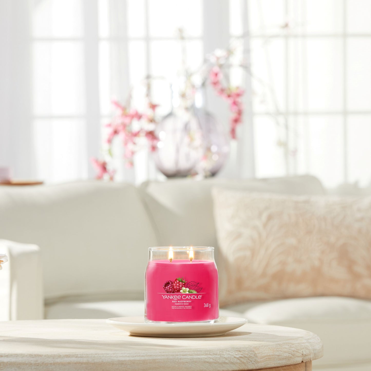 Yankee Candle® Signature vidutinė žvakė – Red Raspberry