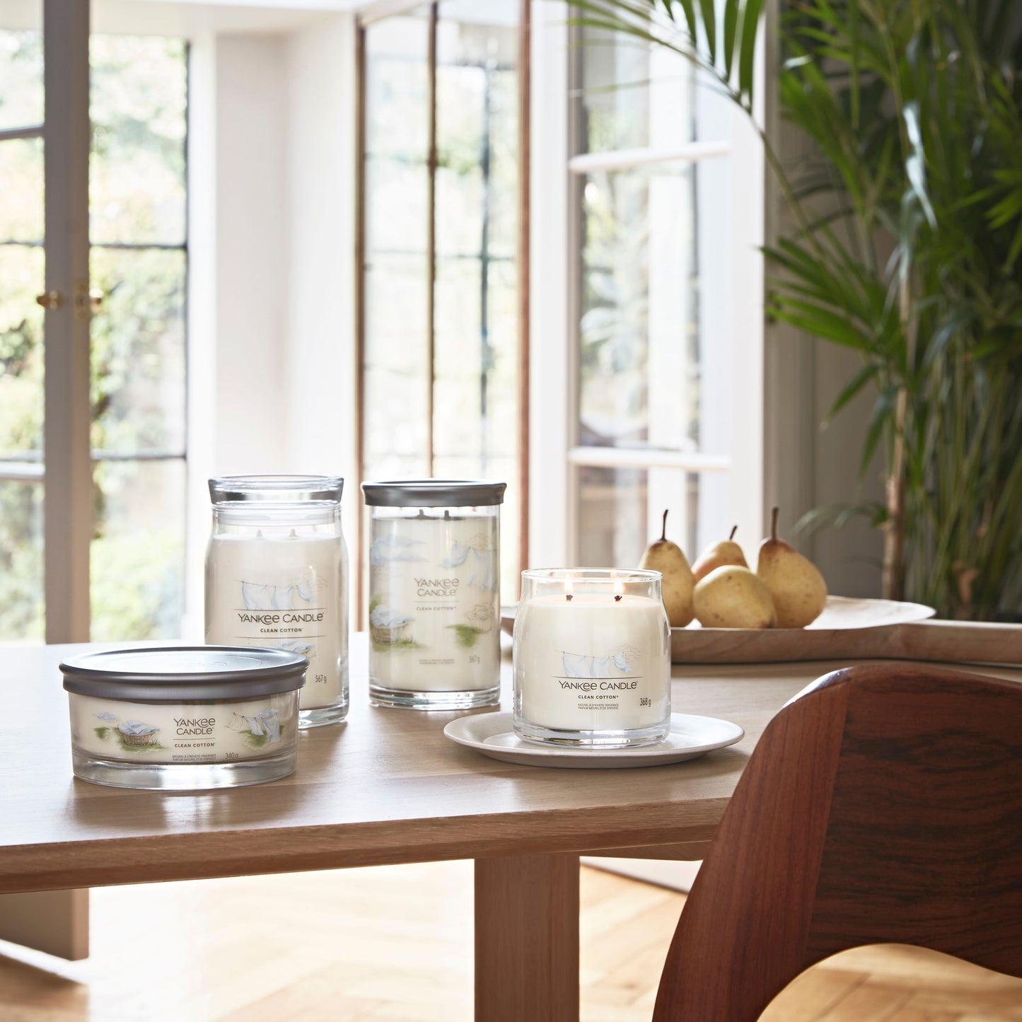 Yankee Candle® Signature vidutinė žvakė – Clean Cotton®