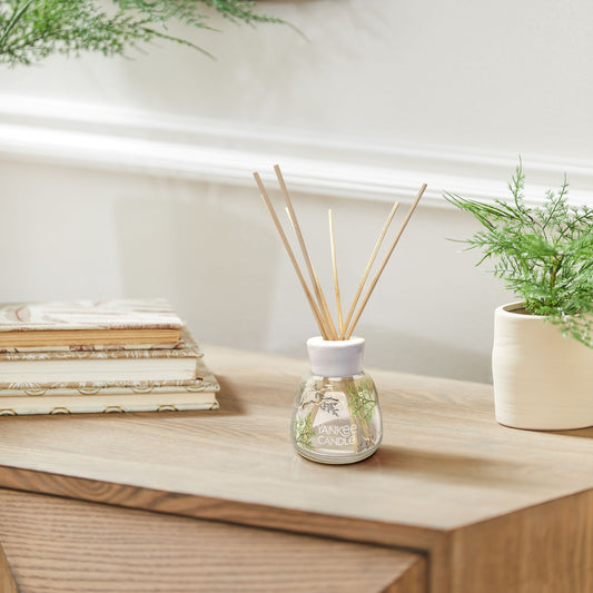 Yankee Candle Bayside Cedar – kvapų difuzorius su lazdelėmis