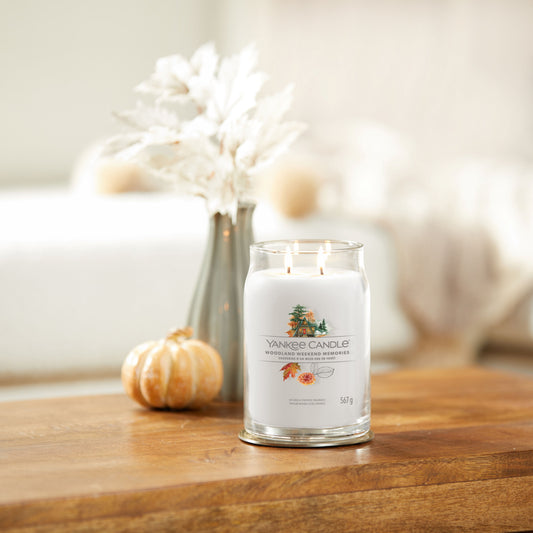Yankee Candle® Signature didelė žvakė – Woodland Weekend Memories