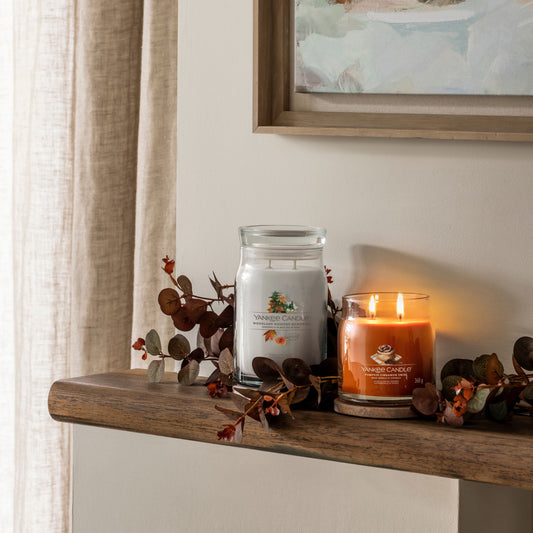Yankee Candle® Signature vidutinė žvakė – Pumpkin Cinnamon Swirl