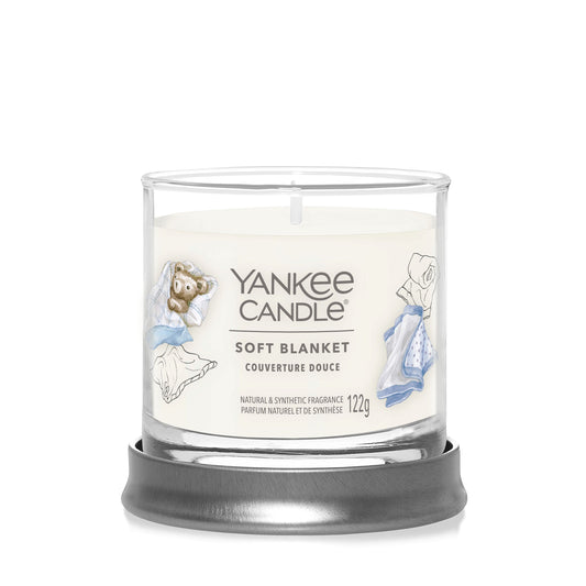 Yankee Candle Signature kolekcijos maža stiklinė žvakė – Soft Blanket™