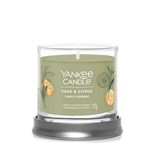 Yankee Candle Signature kolekcijos maža stiklinė žvakė – Sage & Citrus