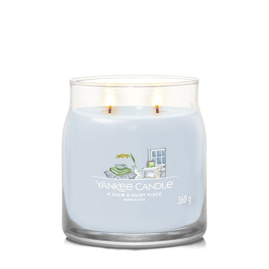Yankee Candle® Signature vidutinė žvakė – A Calm & Quiet Place