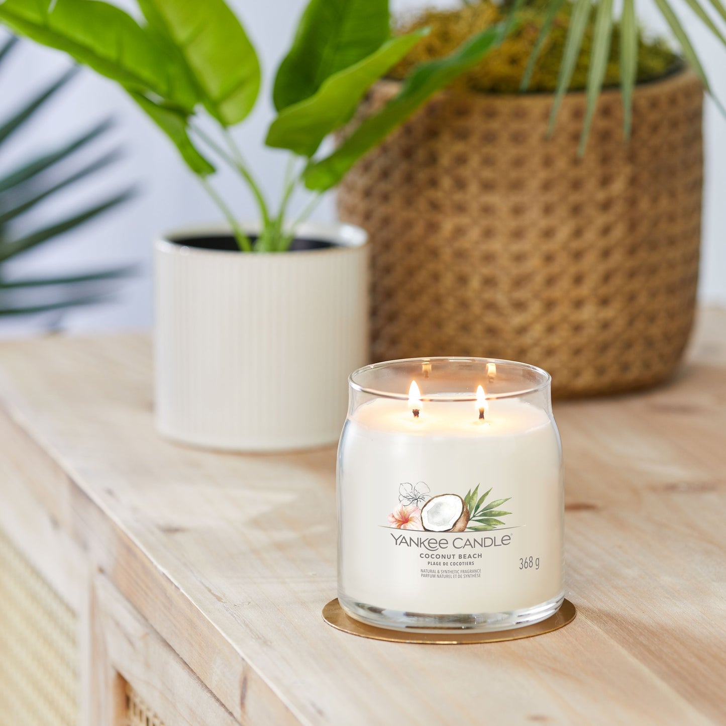 Yankee Candle® Signature vidutinė žvakė – Coconut Beach