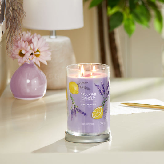 Yankee Candle® Signature Tumbler didelė žvakė – Lemon Lavender