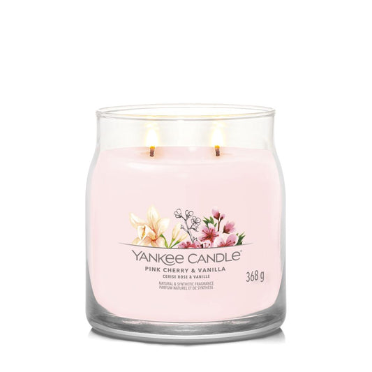 Yankee Candle® Signature vidutinė žvakė – Pink Cherry & Vanilla
