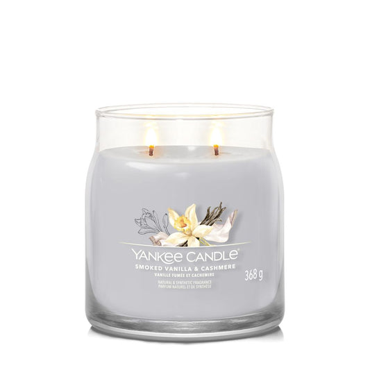 Yankee Candle® Signature vidutinė žvakė – Smoked Vanilla & Cashmere