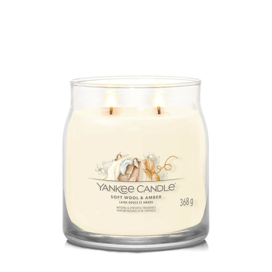 Yankee Candle® Signature vidutinė žvakė – Soft Wool & Amber