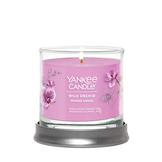 Yankee Candle Signature kolekcijos maža stiklinė žvakė – Wild Orchid