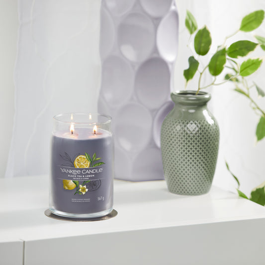 Yankee Candle® Signature didelė žvakė – Black Tea & Lemon