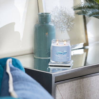 Yankee Candle® Signature vidutinė žvakė – Ocean Air