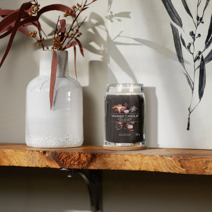 Yankee Candle® Signature didelė žvakė – Black Coconut