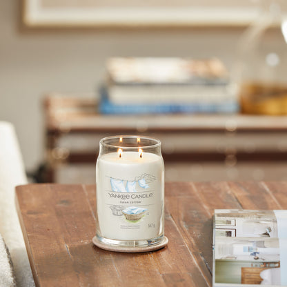 Yankee Candle® Signature didelė žvakė – Clean Cotton®