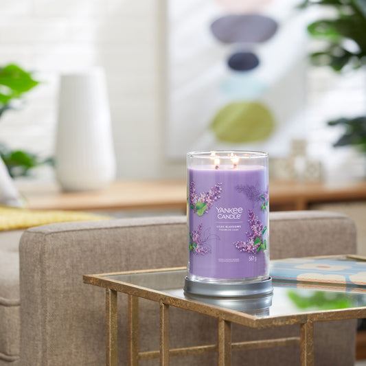 Yankee Candle® Signature Tumbler didelė žvakė – Lilac Blossoms