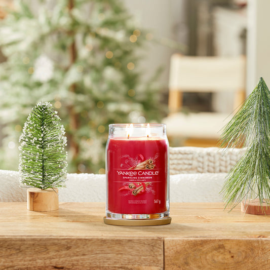 Yankee Candle® Signature didelė žvakė – Sparkling Cinnamon