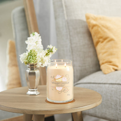 Yankee Candle® Signature didelė žvakė – Vanilla Cupcake