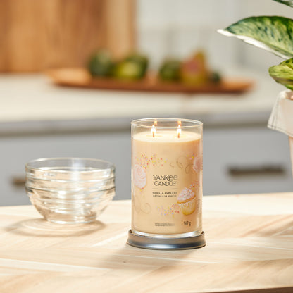 Yankee Candle® Signature Tumbler didelė žvakė – Vanilla Cupcake