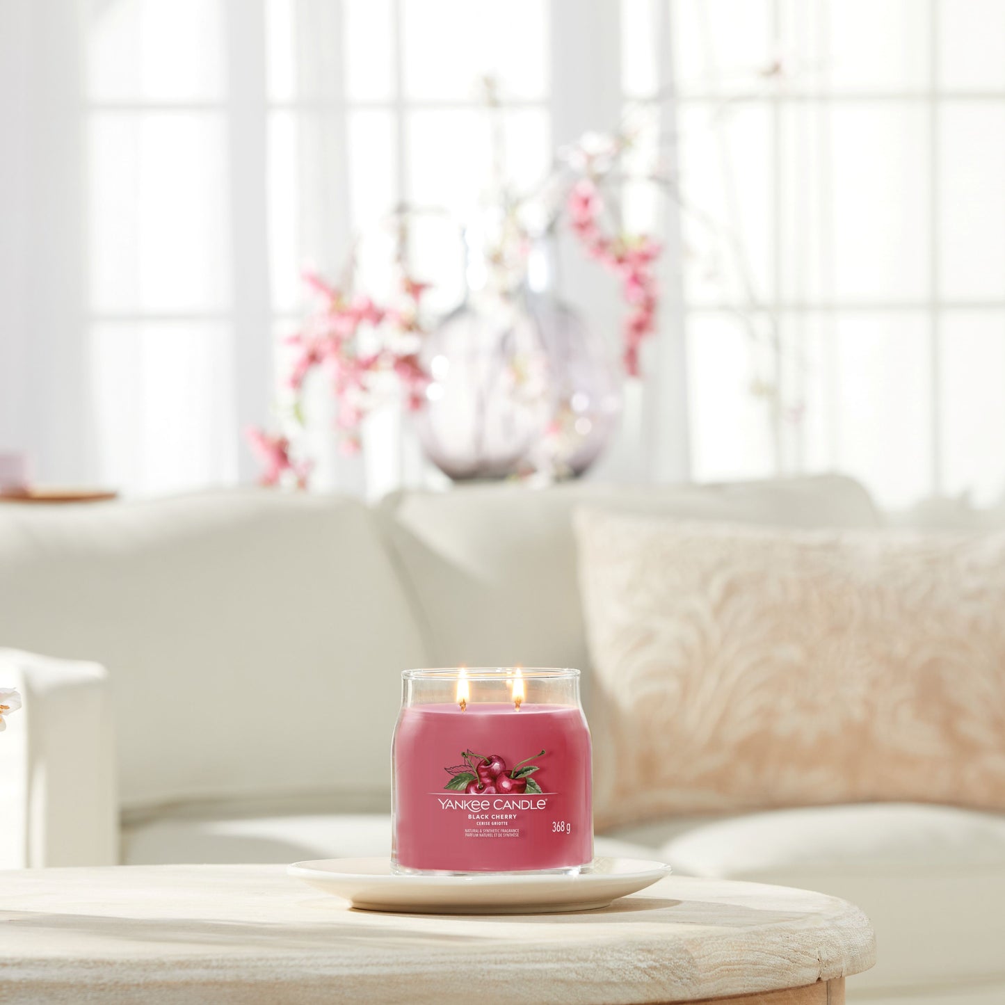 Yankee Candle® Signature vidutinė žvakė – Black Cherry