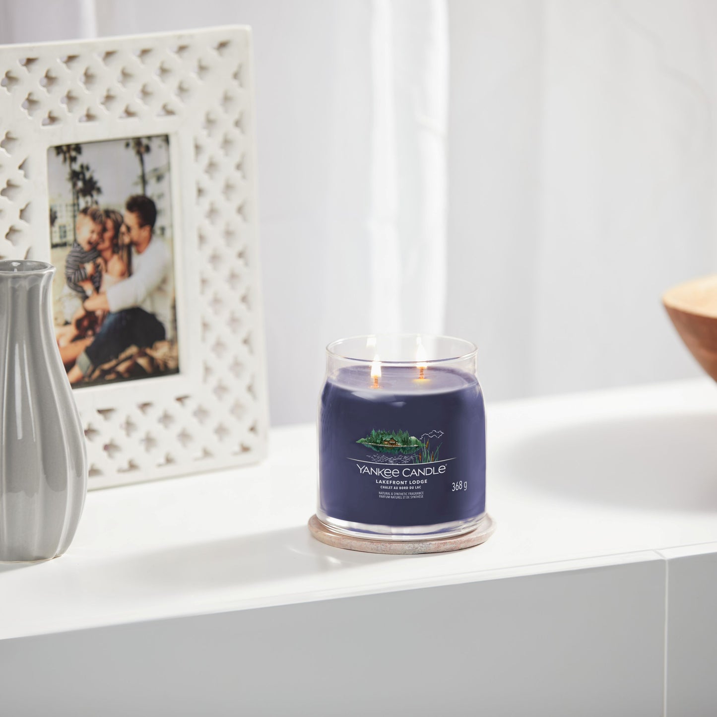 Yankee Candle® Signature vidutinė žvakė – Lakefront Lodge