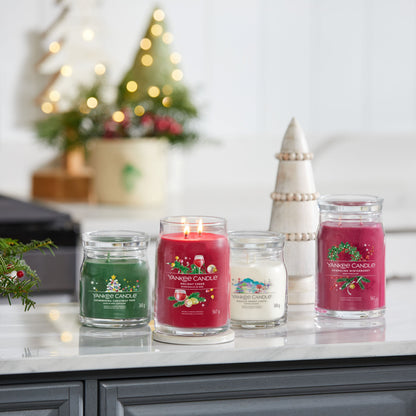 Yankee Candle® Signature vidutinė žvakė – Magical Bright Lights