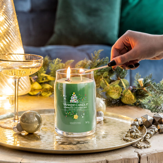 Yankee Candle® Signature didelė žvakė – Shimmering Christmas Tree