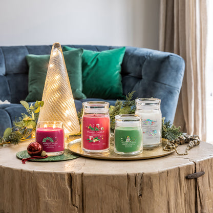Yankee Candle® Signature vidutinė žvakė – Sparkling Winterberry