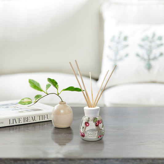Yankee Candle Black Cherry– kvapų difuzorius su lazdelėmis