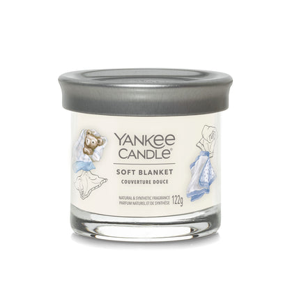 Yankee Candle Signature kolekcijos maža stiklinė žvakė – Soft Blanket™