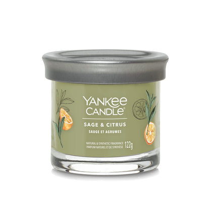 Yankee Candle Signature kolekcijos maža stiklinė žvakė – Sage & Citrus