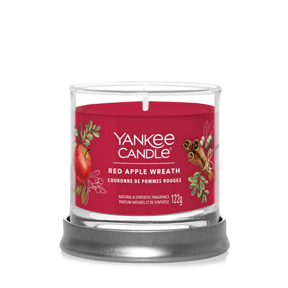 Yankee Candle Signature kolekcijos maža stiklinė žvakė – Red Apple Wreath