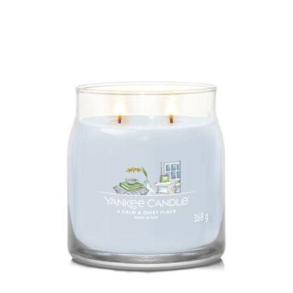Yankee Candle® Signature vidutinė žvakė – A Calm & Quiet Place