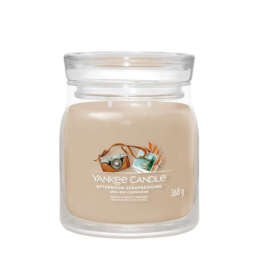 Yankee Candle® Signature vidutinė žvakė – Afternoon Scrapbooking