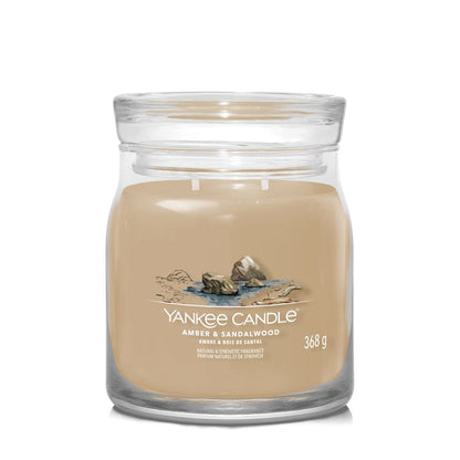 Yankee Candle® Signature vidutinė žvakė – Amber & Sandalwood