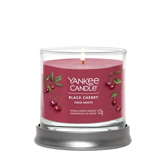 Yankee Candle Signature kolekcijos maža stiklinė žvakė – Black Cherry