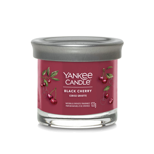 Yankee Candle Signature kolekcijos maža stiklinė žvakė – Black Cherry