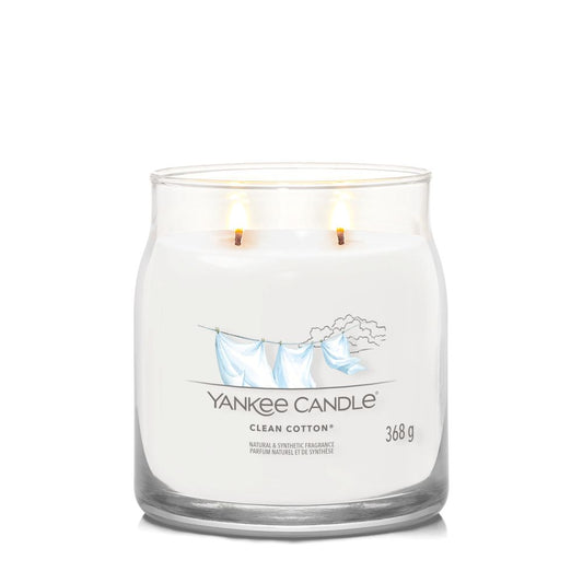 Yankee Candle® Signature vidutinė žvakė – Clean Cotton®