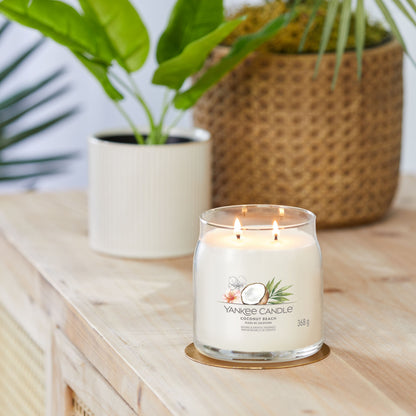 Yankee Candle® Signature vidutinė žvakė – Coconut Beach