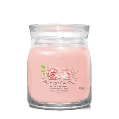 Yankee Candle® Signature vidutinė žvakė – Fresh Cut Roses