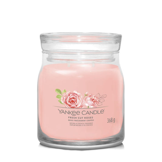 Yankee Candle® Signature vidutinė žvakė – Fresh Cut Roses