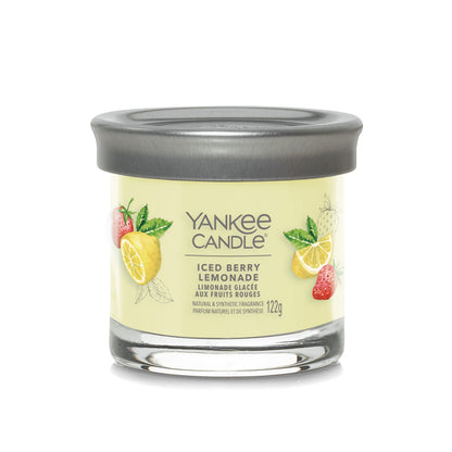 Yankee Candle Signature kolekcijos maža stiklinė žvakė – Iced Berry Lemonade