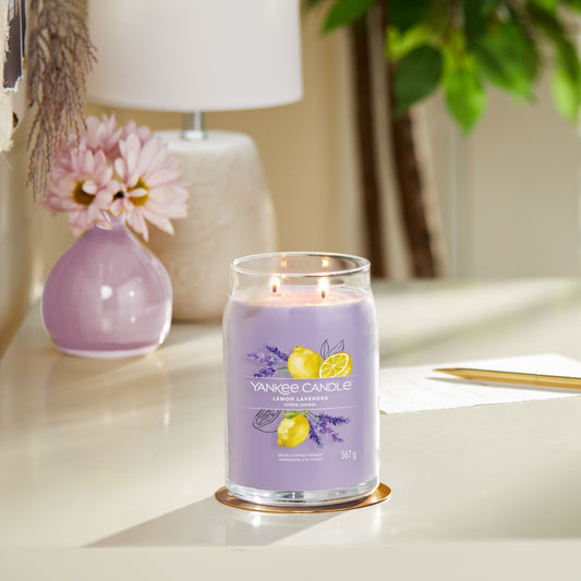 Yankee Candle® Signature didelė žvakė – Lemon Lavender