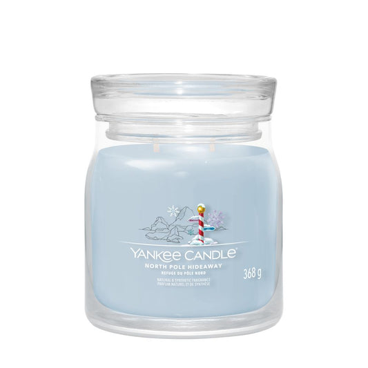 Yankee Candle® Signature vidutinė žvakė – North Pole Hideaway
